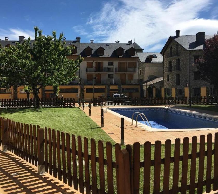 Apartamento Familiar En El Centro De Benasque Con Terraza Dış mekan fotoğraf