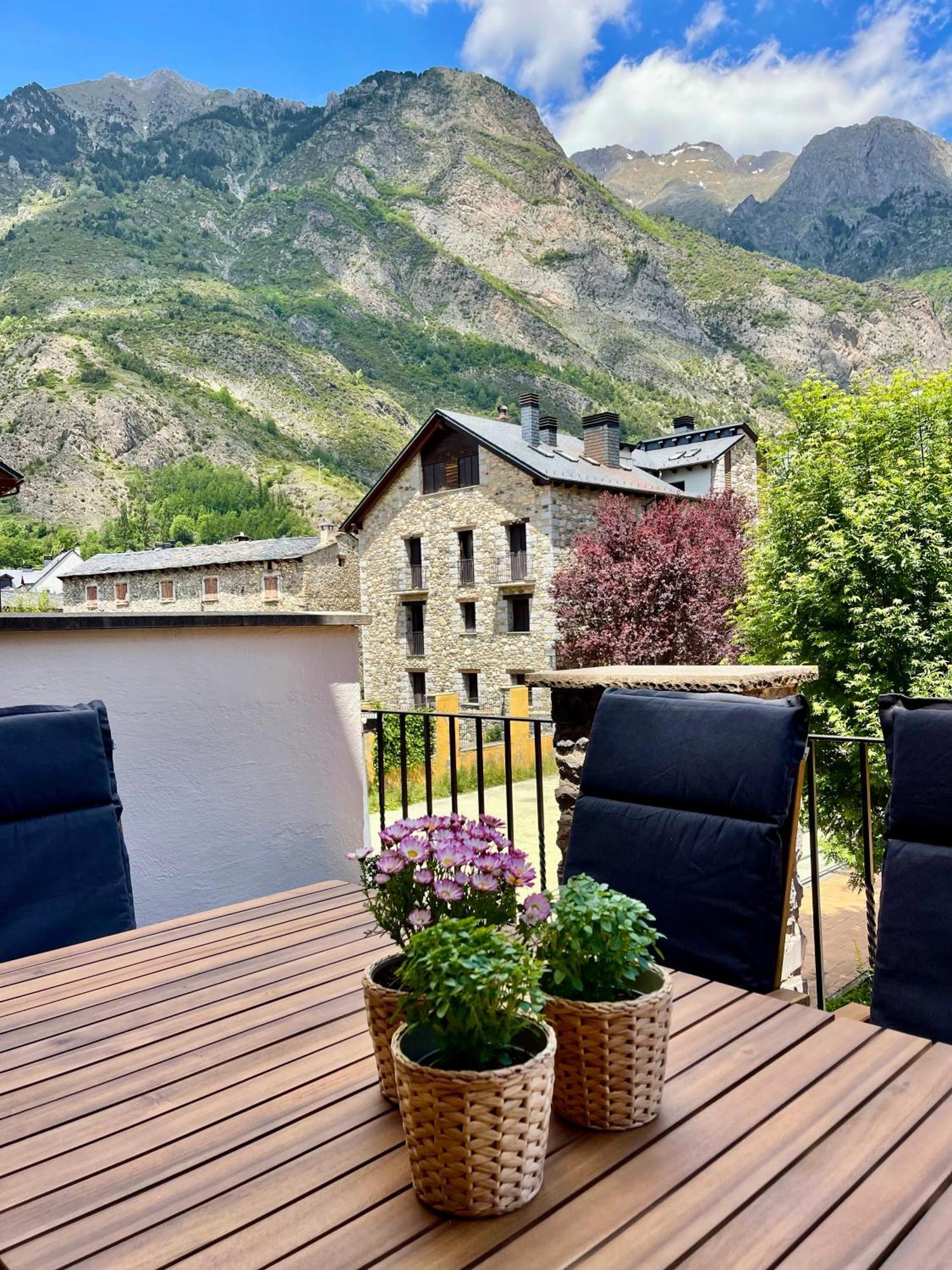 Apartamento Familiar En El Centro De Benasque Con Terraza Dış mekan fotoğraf