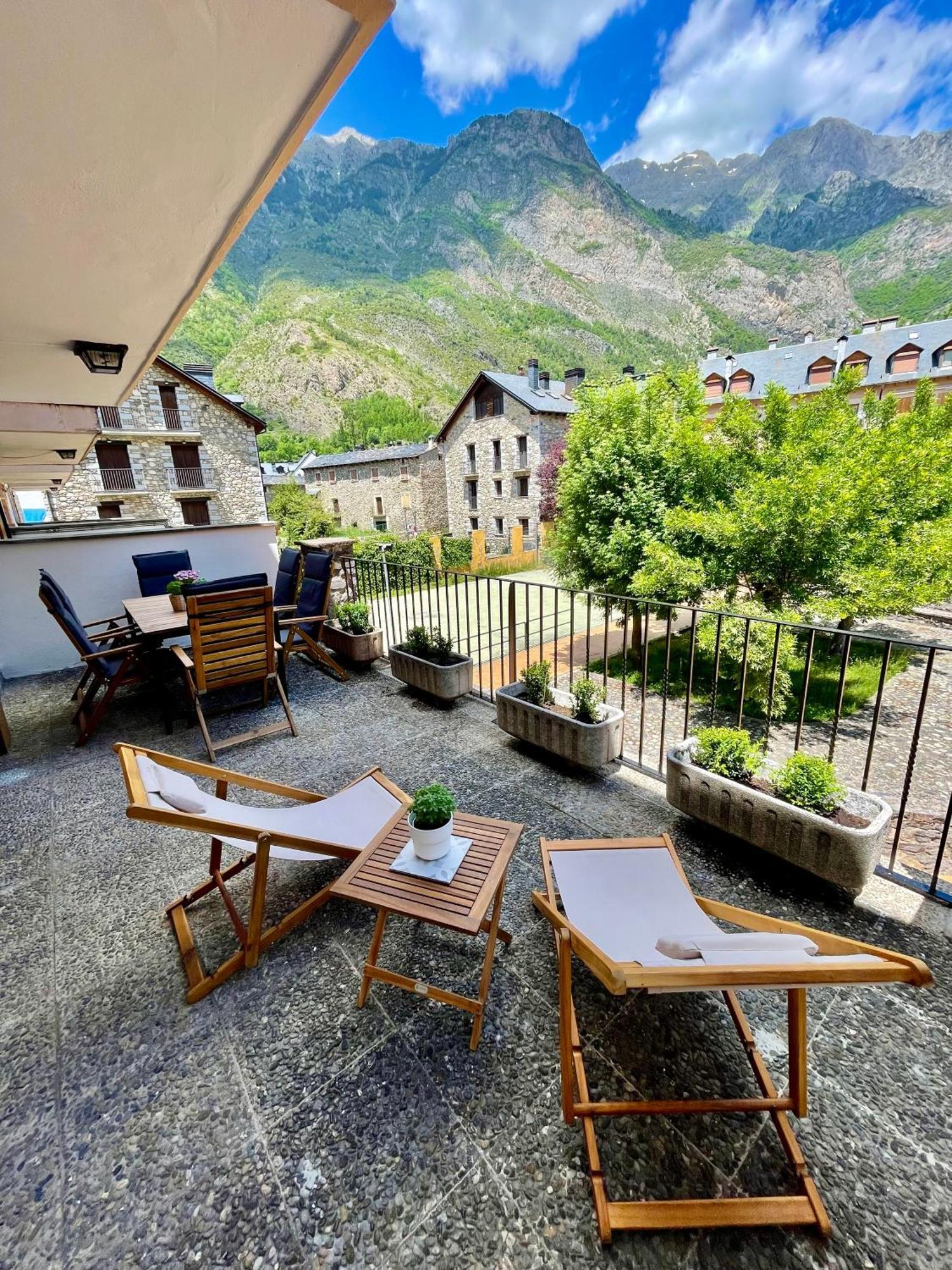 Apartamento Familiar En El Centro De Benasque Con Terraza Dış mekan fotoğraf