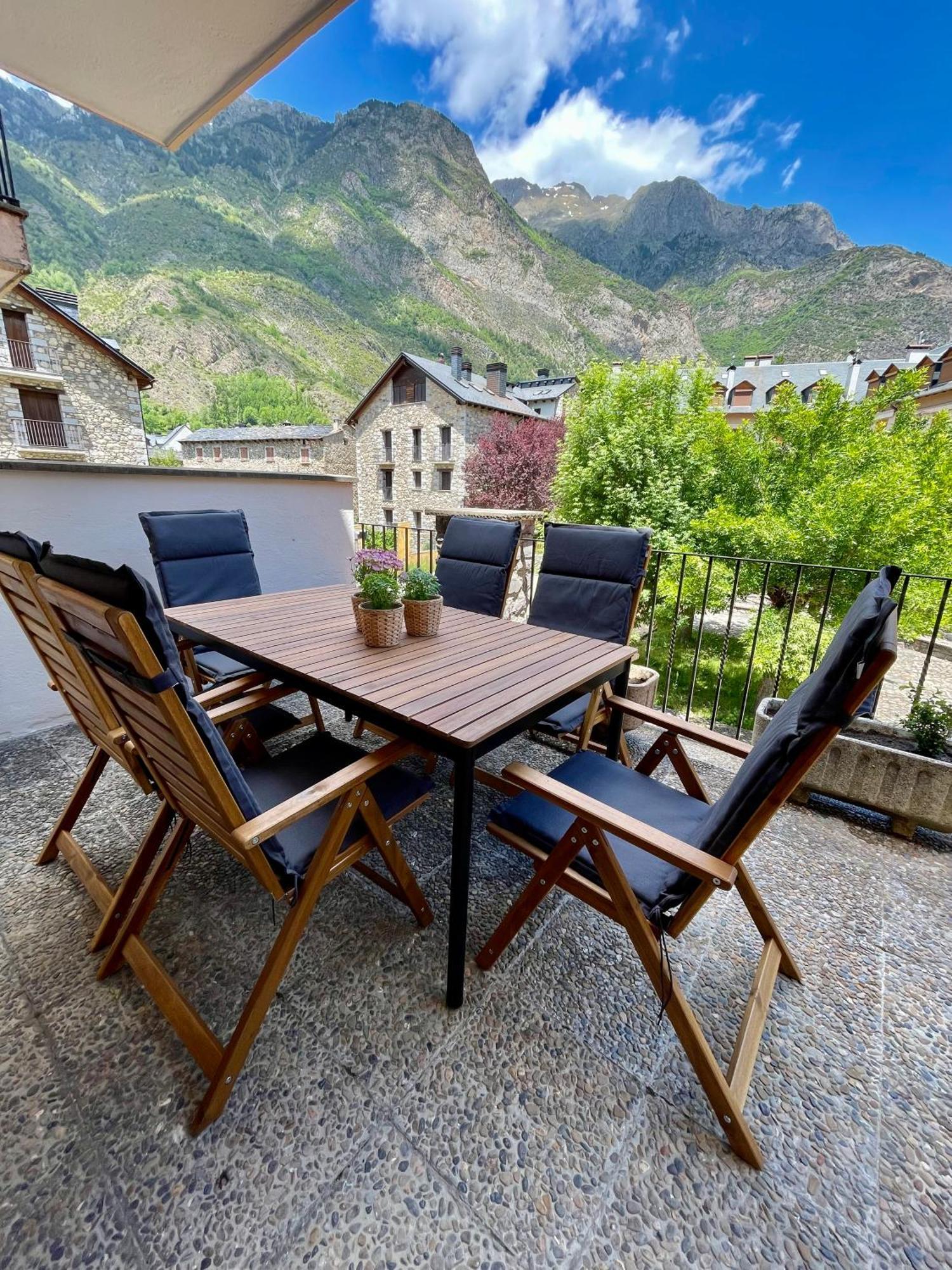 Apartamento Familiar En El Centro De Benasque Con Terraza Dış mekan fotoğraf